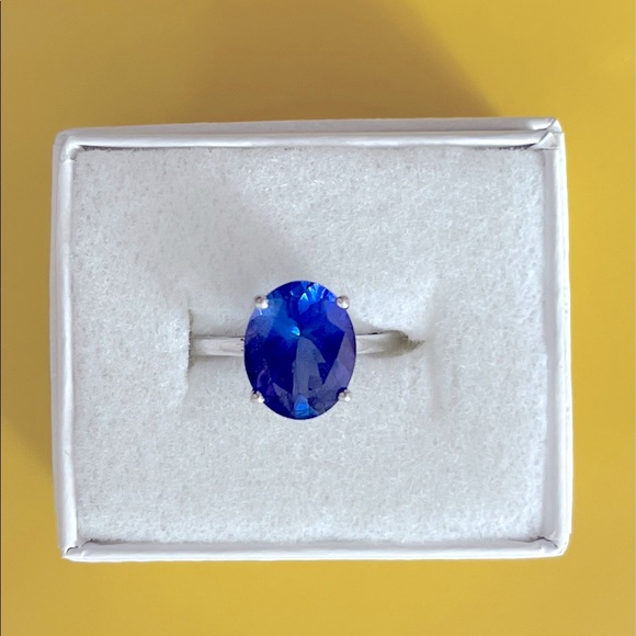 Ladies natural Tanzanite solitaire ring